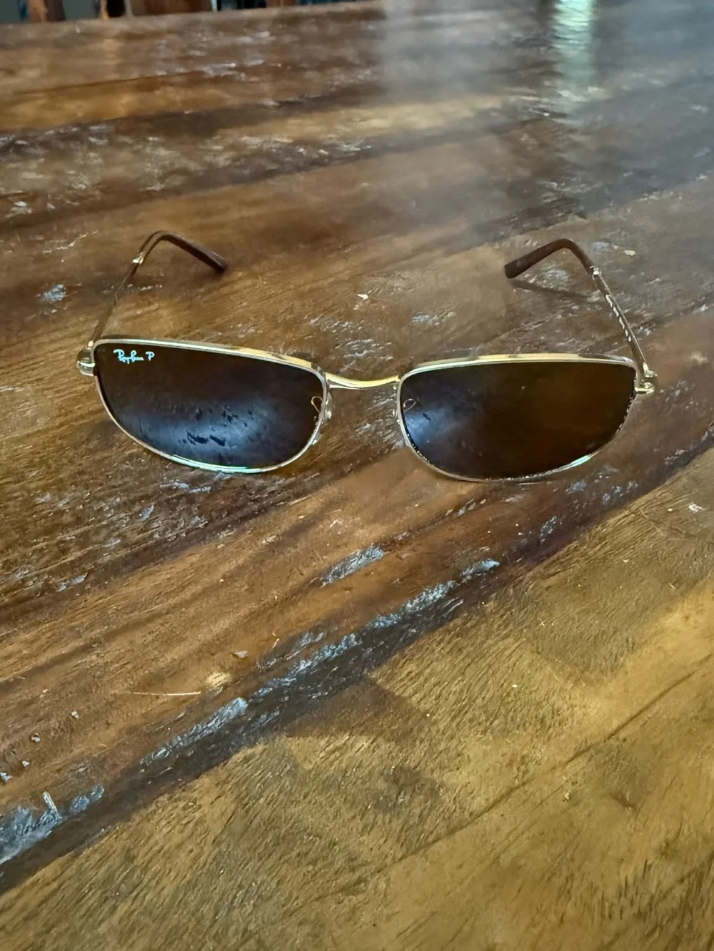 Men’s Gold Frame Sunglasses with Dark Lenses